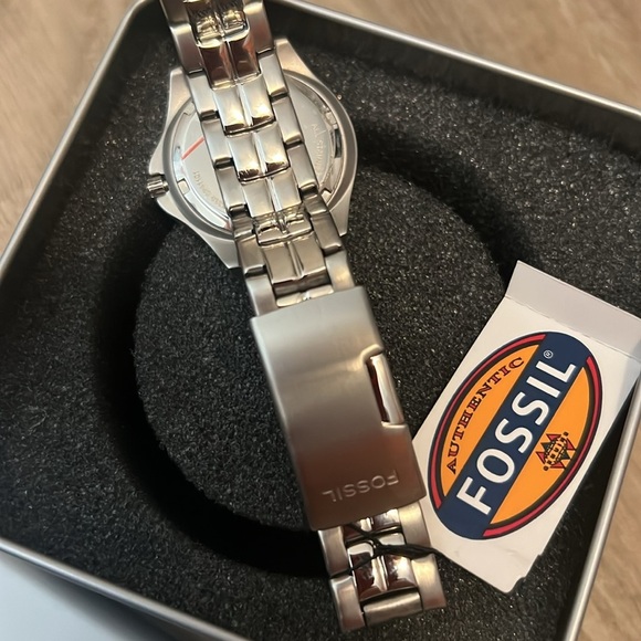 NWT Fossil Ford Motor Company Silver Women’s Watch - Picture 3 of 4